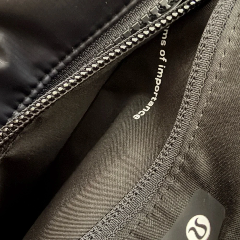 Lululemon Quilted Grid Small Tote, Black - Picture 10 of 16